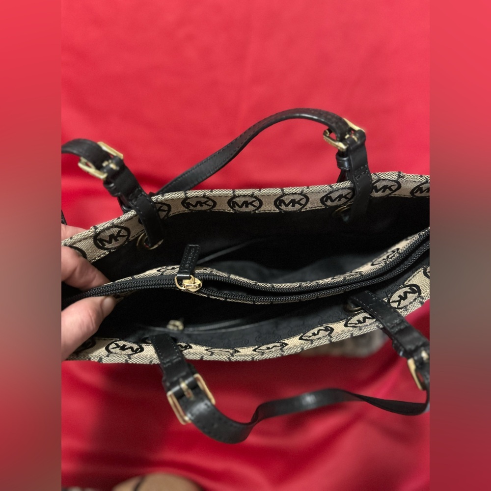 Michael Kors tote - Picture 3 of 4